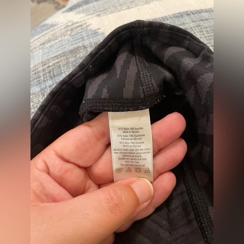 ✨ALO Black Patterned Leggings Size S - Picture 8 of 8